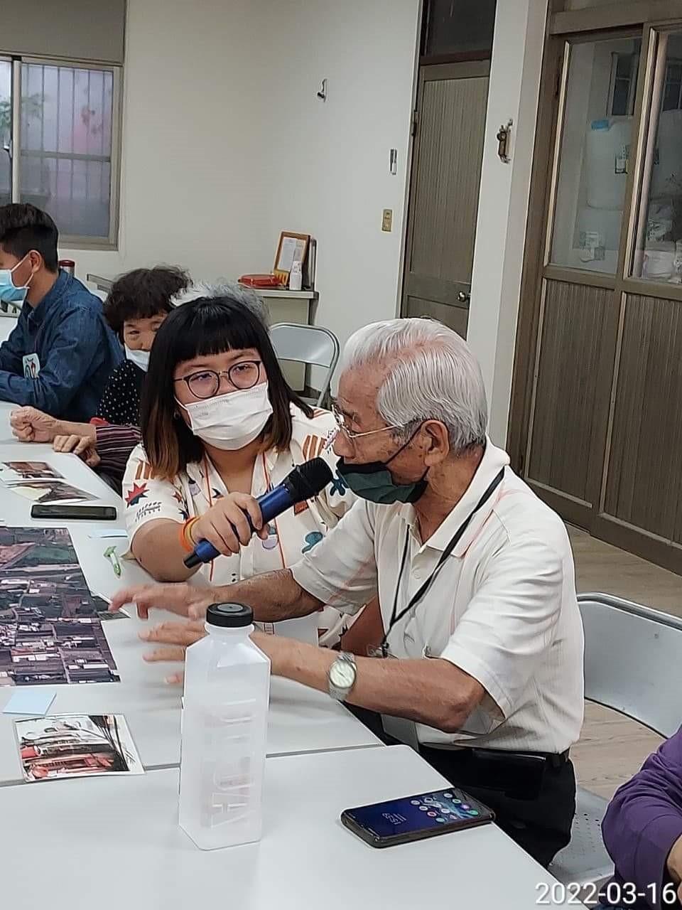 空設系學生與耆老訪談過程