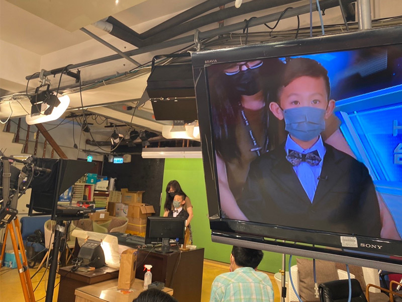 透過儀態指導及播報技巧提醒,學員們跨出突破自我的第一步,化身小小主播,態度認真令人驚艷。