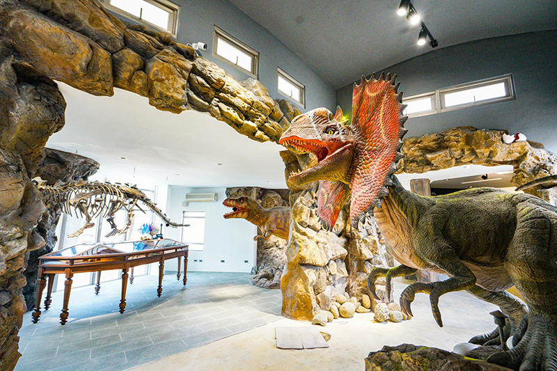 小門地質探索館現地球2億年前侏羅紀恐龍生態。