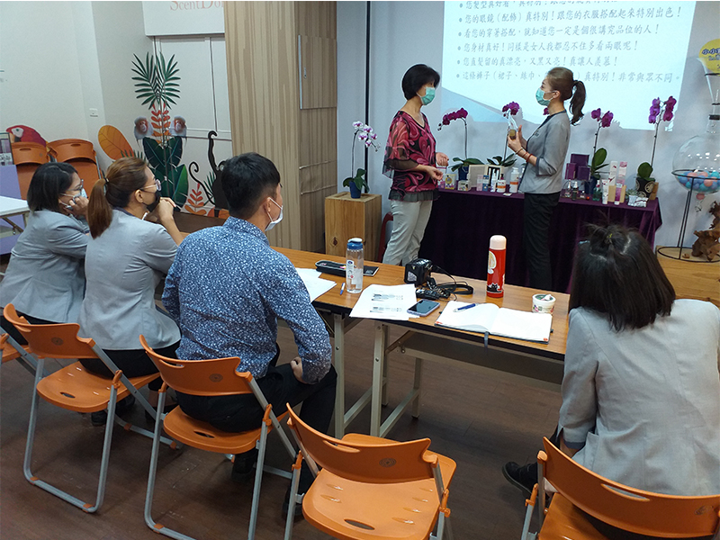 勞動部目前受理多項企業人才培訓計畫申請，廠商可依需求辦理員工在職訓練，經費最高可補助350萬元，歡迎申請。