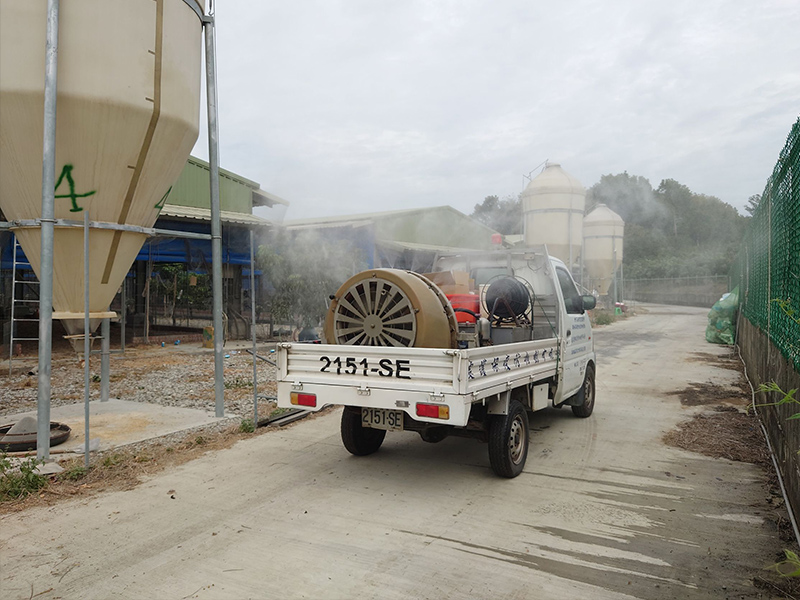 動保處消毒車進行養雞場噴霧消毒