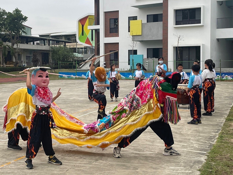 學生的客家獅的演出還曾獲全國民俗體競賽優等