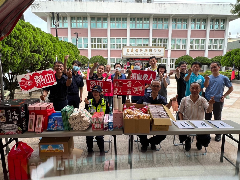 嘉義縣民雄警分局在民雄鄉公所前廣場舉辦警察節捐熱血公益活動。