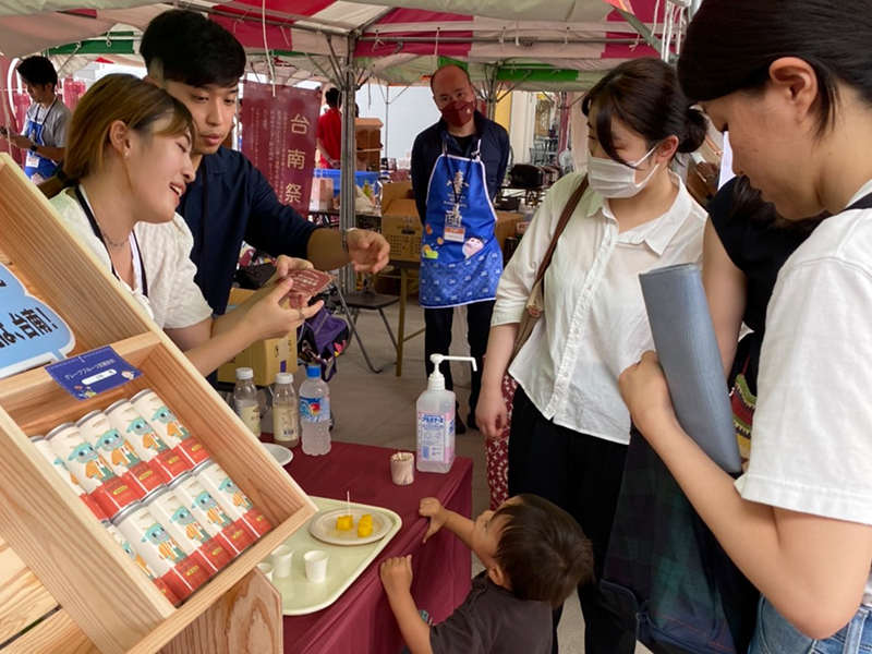 台南農鳳梨冰試吃大人小孩都愛。