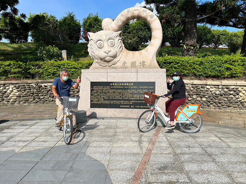 騎乘YouBike 2.0前30分鐘免費的優惠，繞行水庫環湖道路一圈約4.5公里