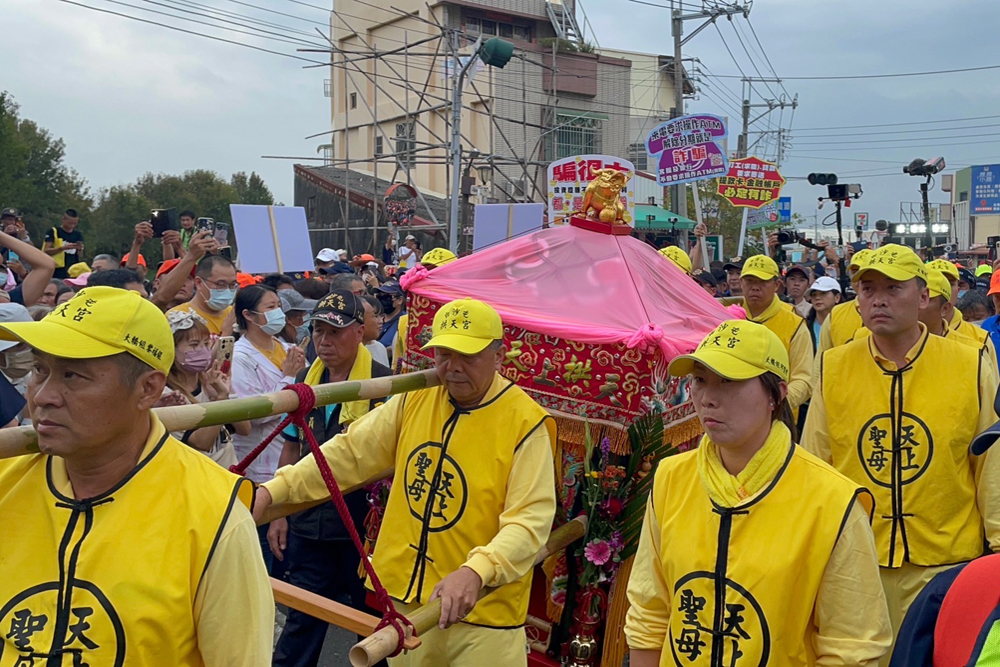 拱天宮媽祖「粉紅超跑」10月8日首度駐駕嘉義新港奉天宮。