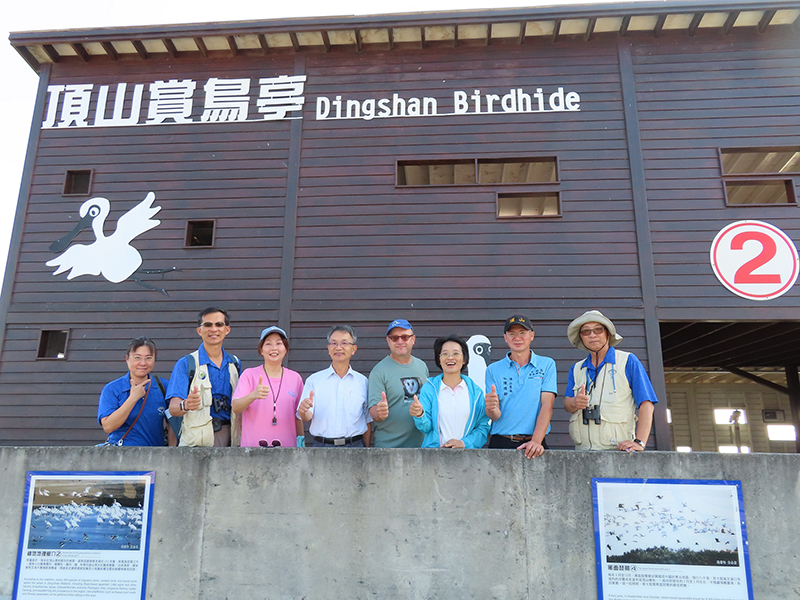 低碳輕旅行活動在頂山賞鳥亭觀賞黑面琵鷺等水鳥。（圖／雲嘉南管理處提供）