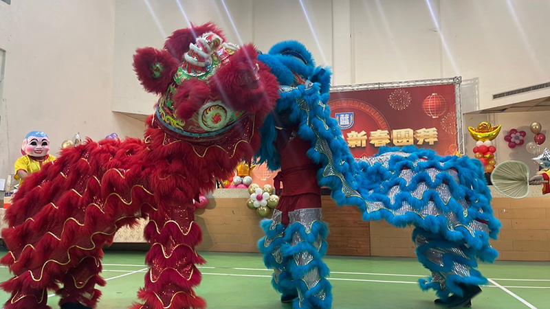 海軍陸戰隊國軍弟兄帶來「祥獅獻瑞」表演為中華醫大團拜助興。(圖/中華醫大提供)