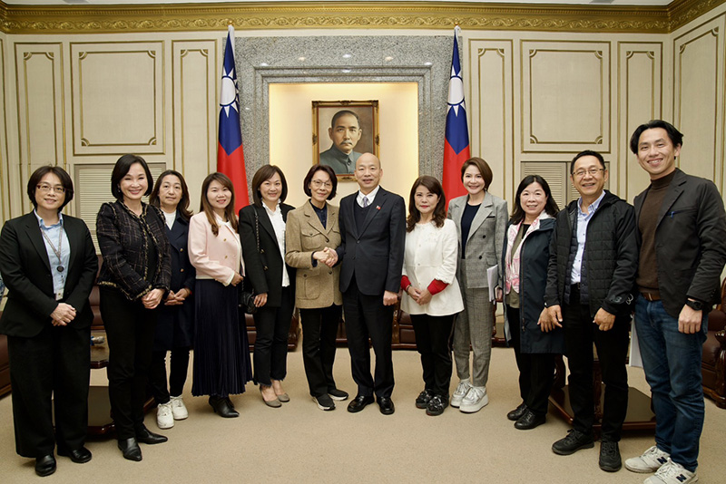 高雄市議會國民黨團拜會立法院長韓國瑜，向韓院長爭取對高雄重大建設及相關經費的支持。（圖／高雄市議會國民黨團提供）