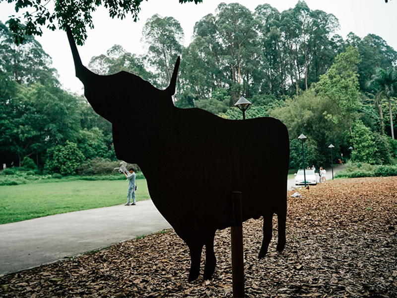 園區指示牌被做成了牛的形狀。