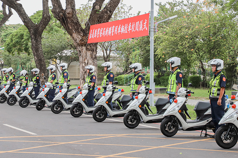 嘉義縣警察局採購警用機車71輛14日舉辦授車典禮。(圖/嘉義縣警察局提供)