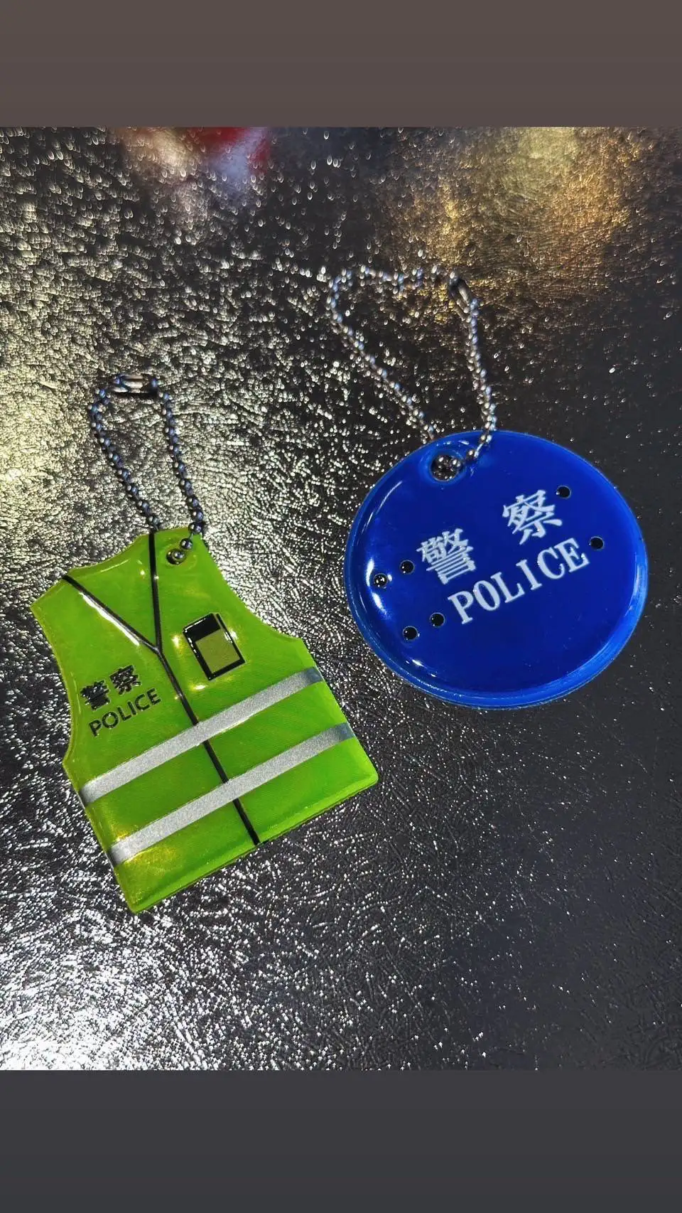 元和宮贊助的限量「圓盾」或「警察背心」反光套件 。(圖/臺南市政府警察局 提供)