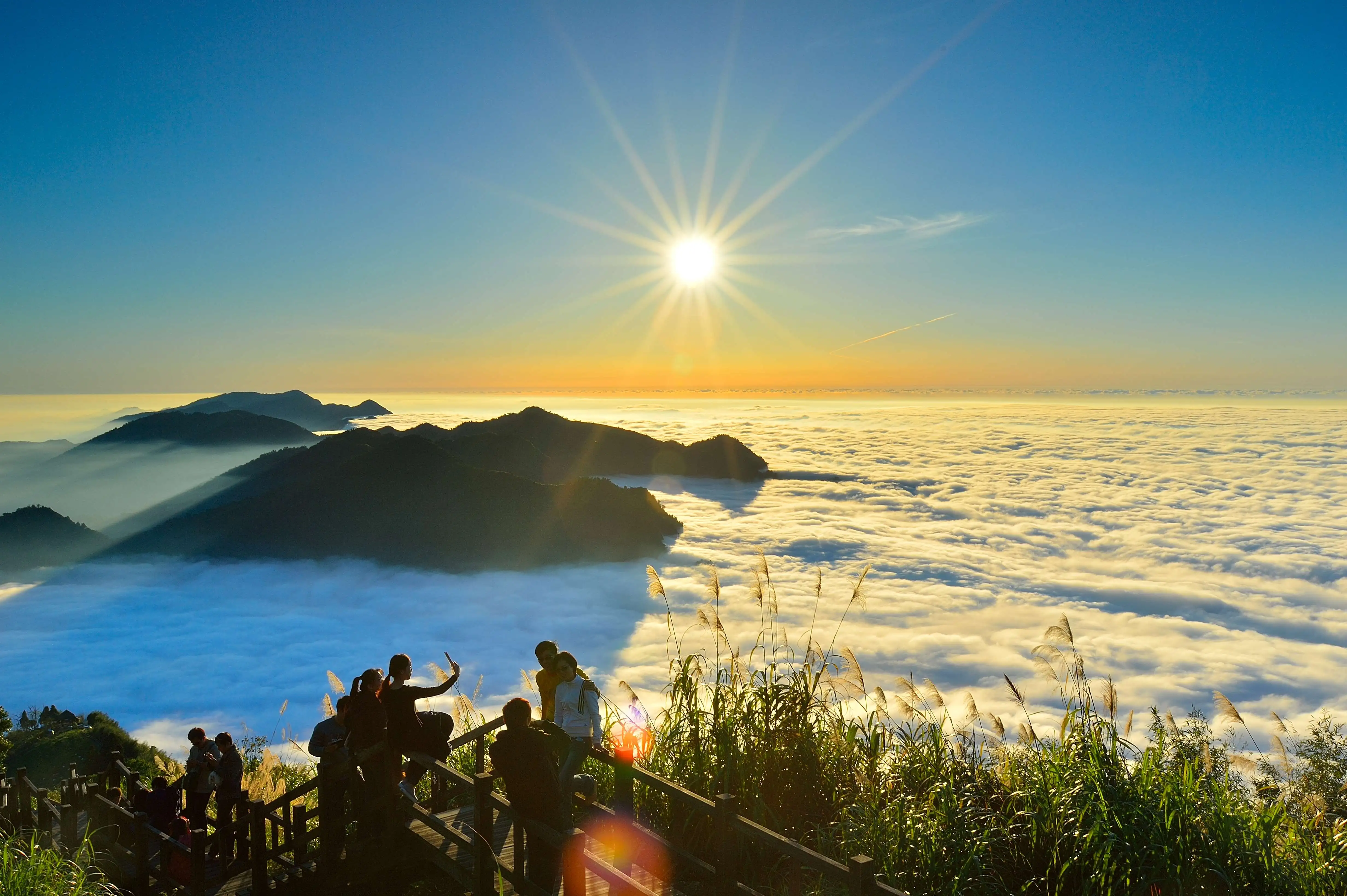 番路鄉隙頂二延平步道日落雲海。（圖／嘉義縣文觀局　提供）