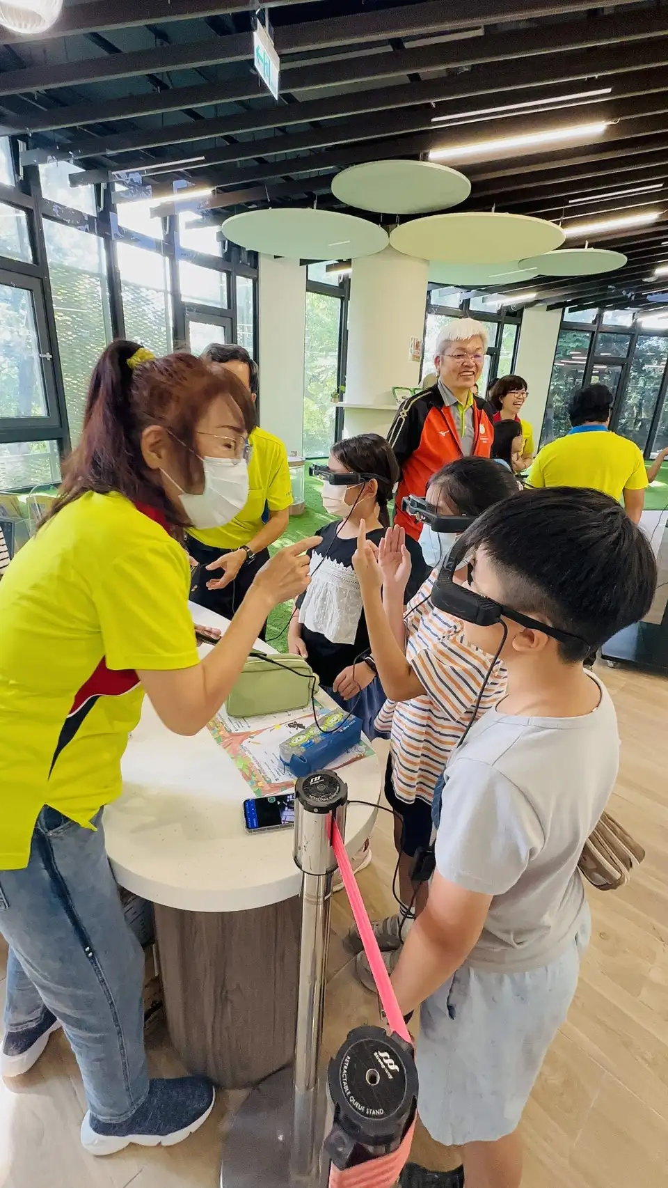 虎頭埤親子環教生態館智慧眼鏡服務場域驗證暨環教闖關活動。（圖／南市政府觀光旅遊局　提供）