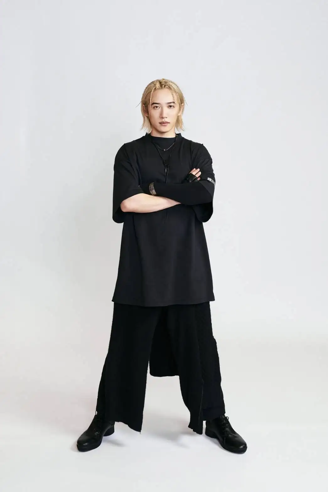 饒舌才子熊仔以重製專輯全新曲目，以嘻哈能量嗨翻高雄跨年舞臺。（年代提供）