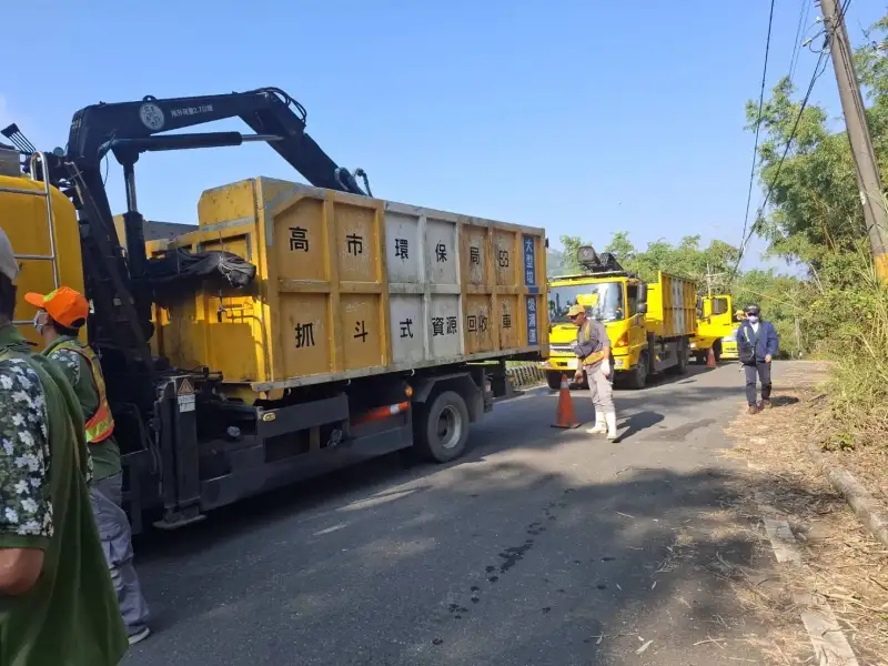 月世界山坡遭非法傾倒垃圾　環保局稽查發現多批生活廢棄物