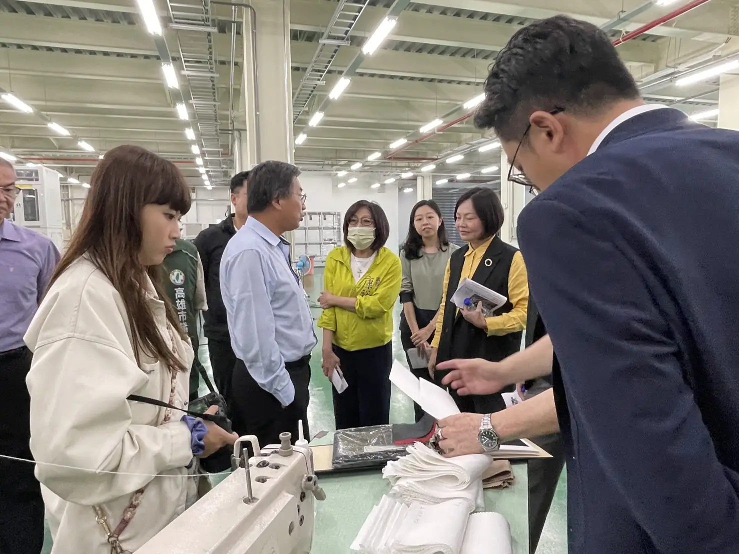 市議會財經委員會前往仁武產業園區考察，了解廠商營運現況及基礎設施需求。（高雄市議會提供）