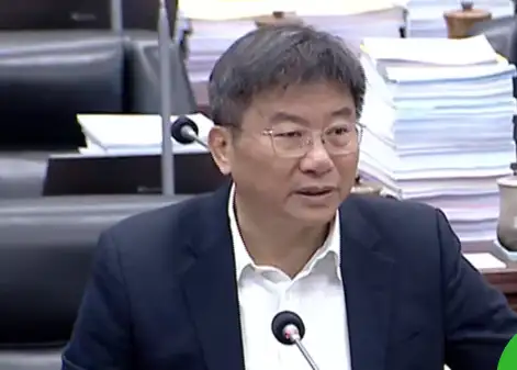 市議員鄭光峰指出，立法院惡改財劃法，重創高雄統籌分配款。（記者吳文生攝）