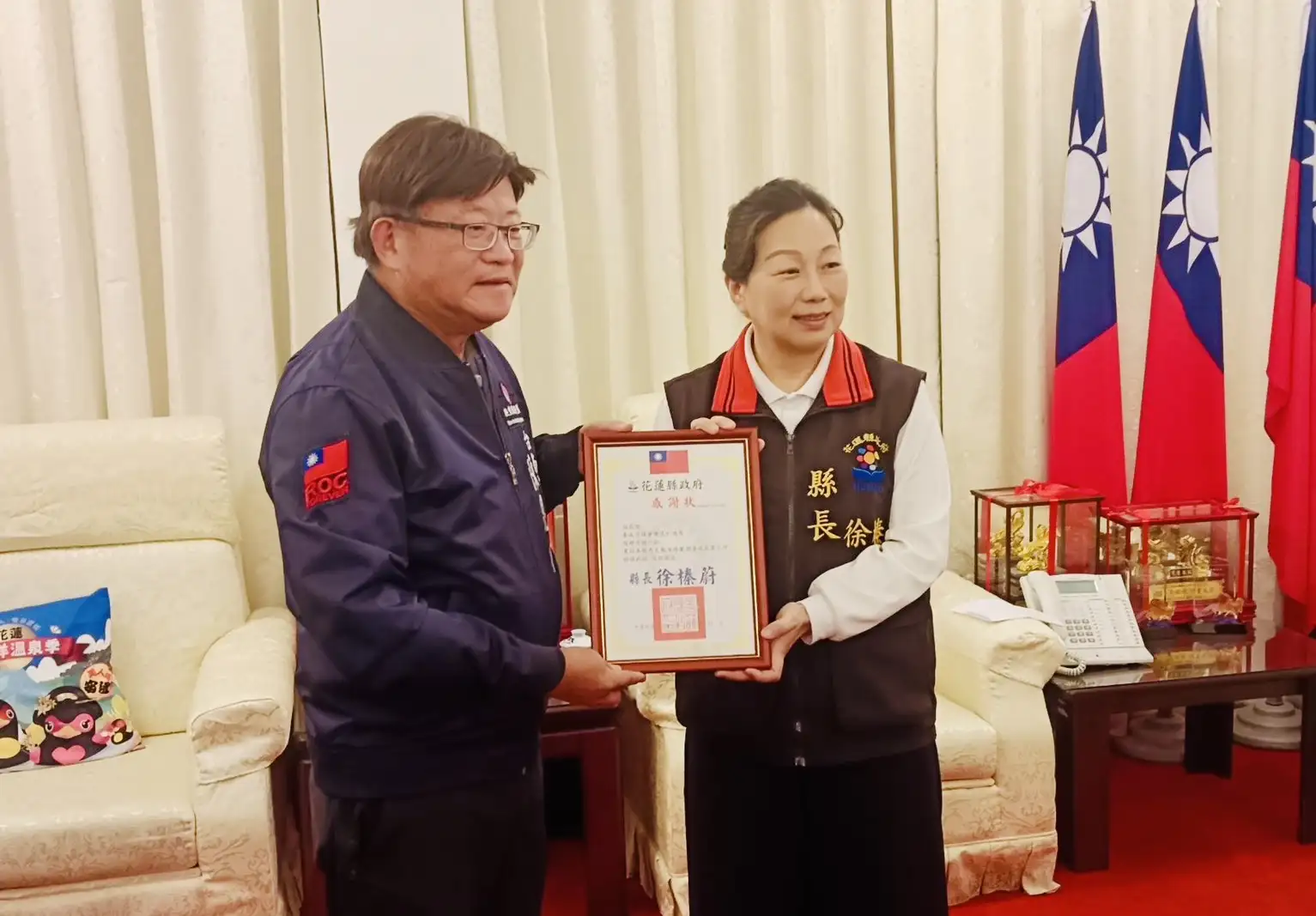 陳昆和議員（左）民國70年畢業於花蓮師專，花蓮是他的第二個故鄉，此行肩負著情感與責任。（陳昆和提供）