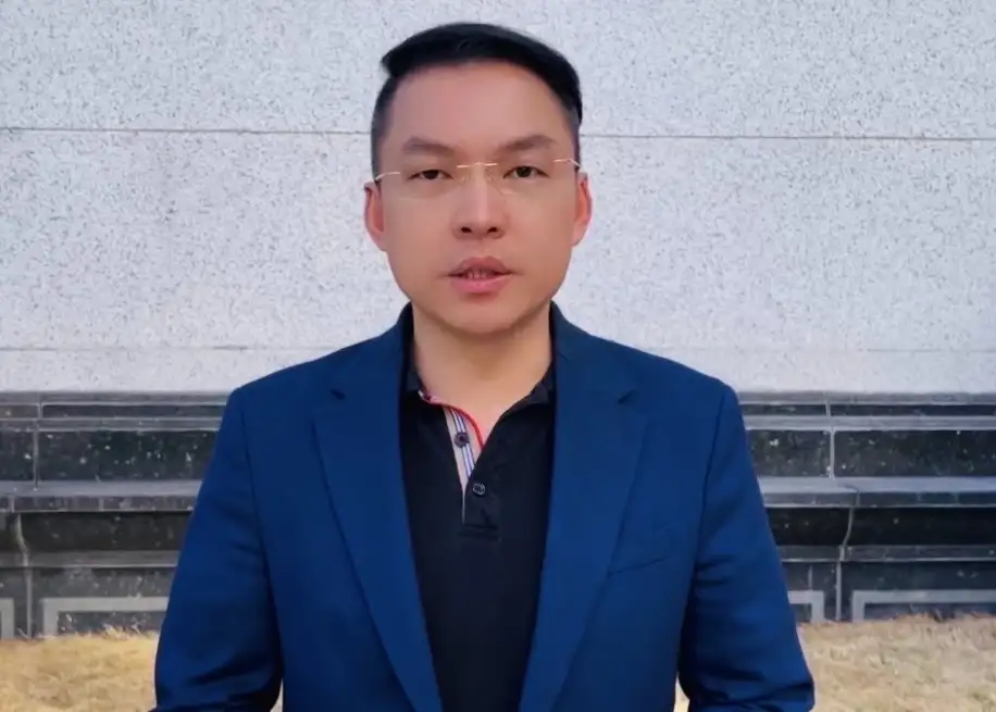 民進黨高雄市黨部主委黃文益呼籲高雄所有立委，不分黨派、共同站在市民這一邊，特別是柯志恩及陳菁徽，應該全力支持行政院版財劃法。（記者吳文欽攝）