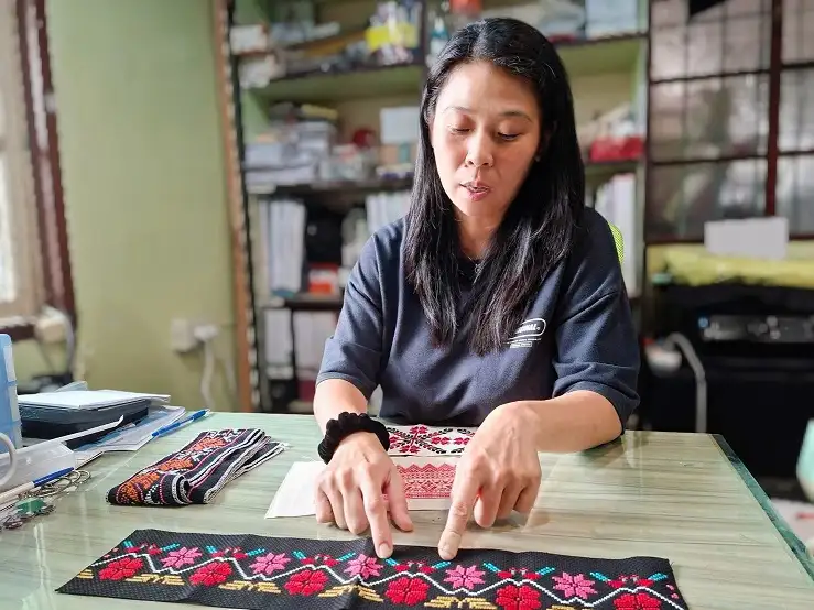 陳怡君在吉貝耍部落學堂工作，也致力復振西拉雅族文化。（圖／臺南市政府觀旅局　提供）