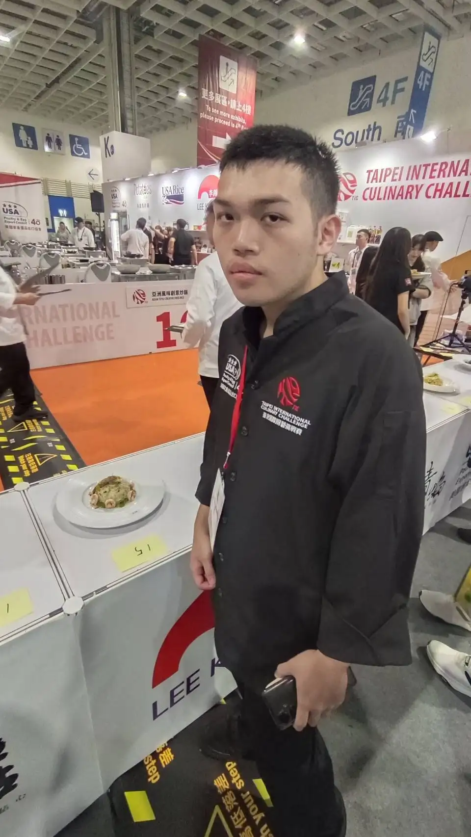 餐飲系三年級吳俊達榮獲「亞洲風味創意炒飯」金牌。(圖/崑山科技大學 提供)