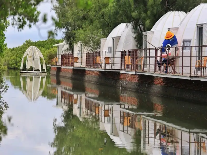 雙春濱海遊憩區南側棧道修繕完成　園區設施預計明年第二季全面開放