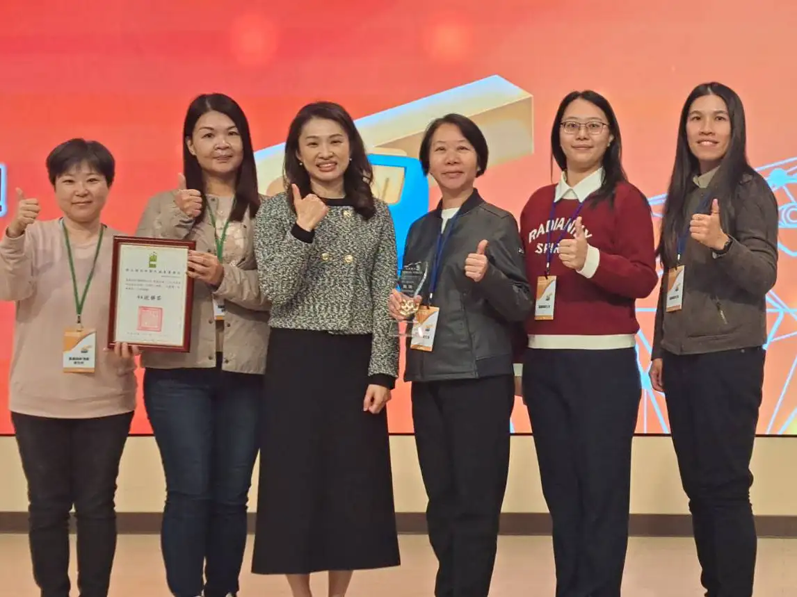 嘉義縣衛生局與新港鄉衛生所團隊合影留念，共同為推動ICOPE計畫寫下亮眼成績。（圖／嘉義縣衛生局　提供）