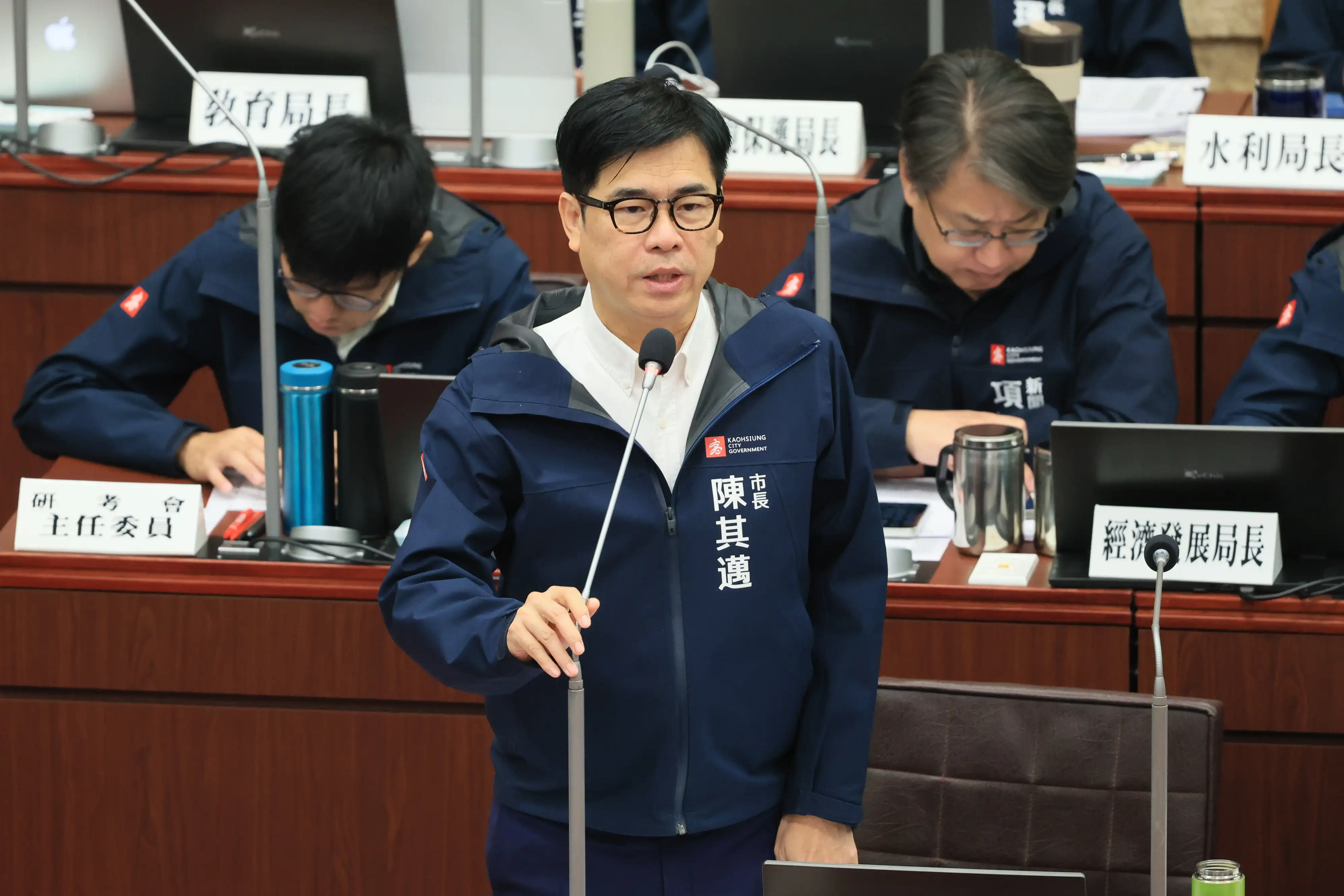 議員質詢關注少子化、財劃法修法、眷村保存及蓮池潭環境改善等地方建設，市長陳其邁逐一回應。（記者吳文生攝）