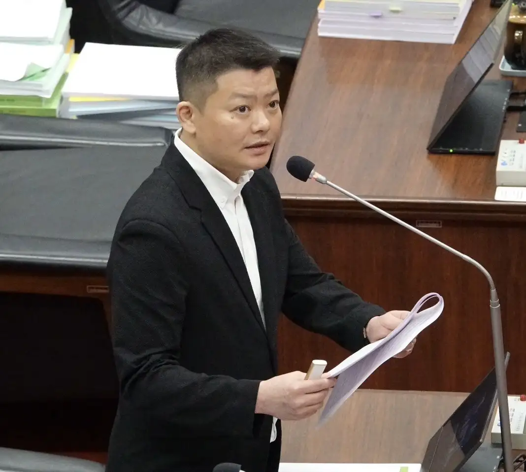 副議長曾俊傑總質詢建議在南星計畫填海造陸新建南部國際機場，以滿足高科技產品運輸與國際觀光需求。（記者吳文生攝）