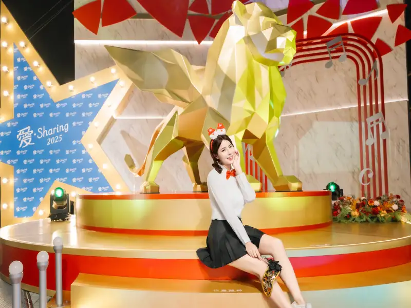 高雄夢時代聖誕必訪亮點 「星光威尼斯—巨星拱門」登場　沉浸式紅毯體驗引爆話題