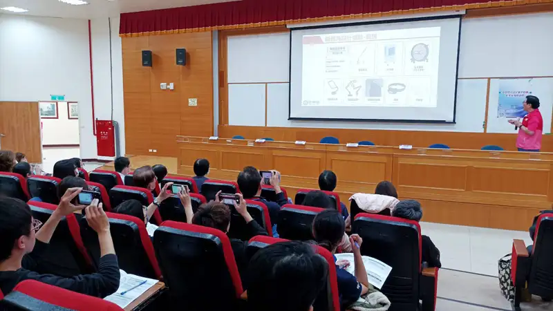 臺南在地企業踴躍參與座談會，現場專心聆聽簡報內容，深入瞭解勞動部支持勞工安定就業相關措施。(圖/臺南就業中心提供)