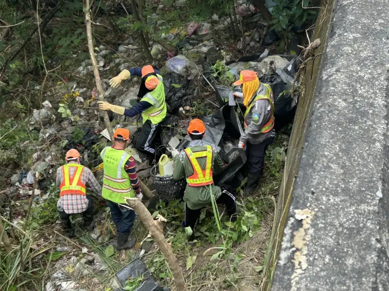 高市環保局整頓髒亂點　限地主2日內清除未改善將代清並求償
