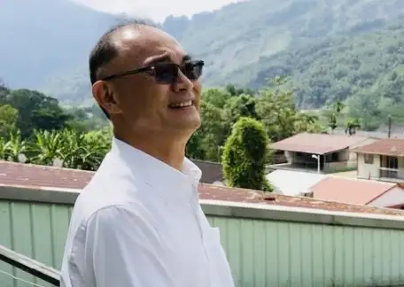 市議員黃柏霖表示，近期違法傾倒廢棄物與土地污染問題的爆發，顯示市府環境治理仍有極大改善空間。（記者吳文生攝）