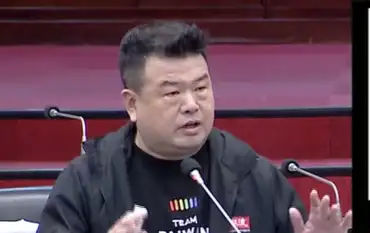 市議員簡煥宗呼籲市府在成棒賽事中推動冠上城市名的「高雄隊」，展現城市對體育的重視與品牌形象。（記者吳文生攝）