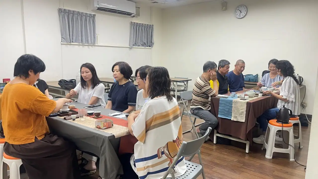 高雄市勞工大學第61期推出多元課程並擴增據點，吸引市民踴躍參與，展現充滿活力的進修氛圍。（勞工局提供）