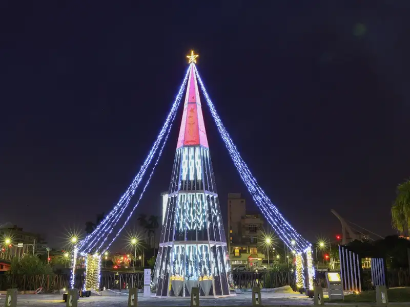 2025臺南聖誕燈節溫暖點亮 光與雲交織的冬日奇幻旅程正式登場