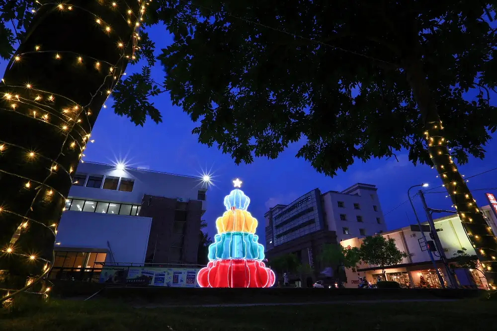 新營文化中心聖誕樹。(圖/臺南市觀旅局 提供)