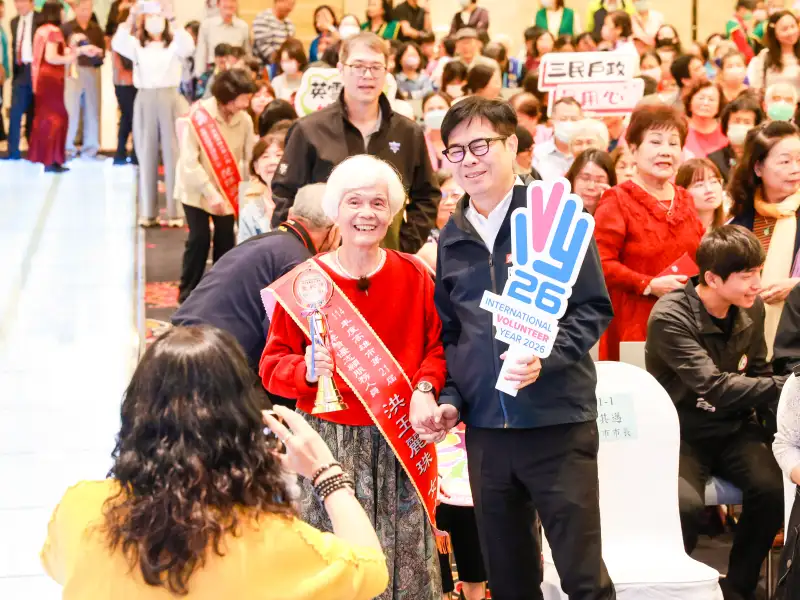 高雄市金暉獎頒獎典禮登場　陳其邁：志工是城市最亮的光