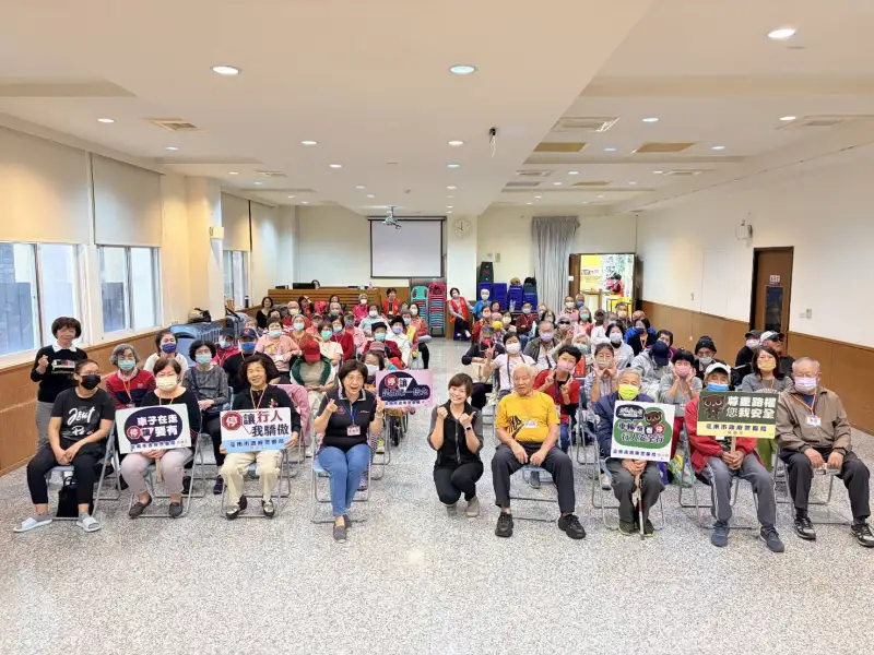 守護銀髮族零距離 五分局走入社區推動路口安全