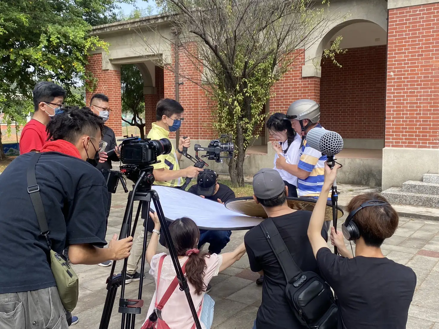 為實踐職訓社會價值，群亞推動「築夢公益微電影拍攝計畫」，結合學員課程實作與社會關懷議題，拍攝具故事性與公益意涵的微電影作品。(圖/雲嘉南分署 提供)