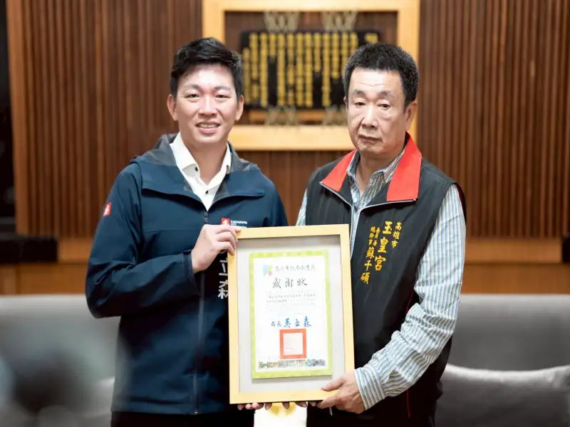 高市議會扮推手！促成玉皇宮贈票邀學子體驗明華園大戲