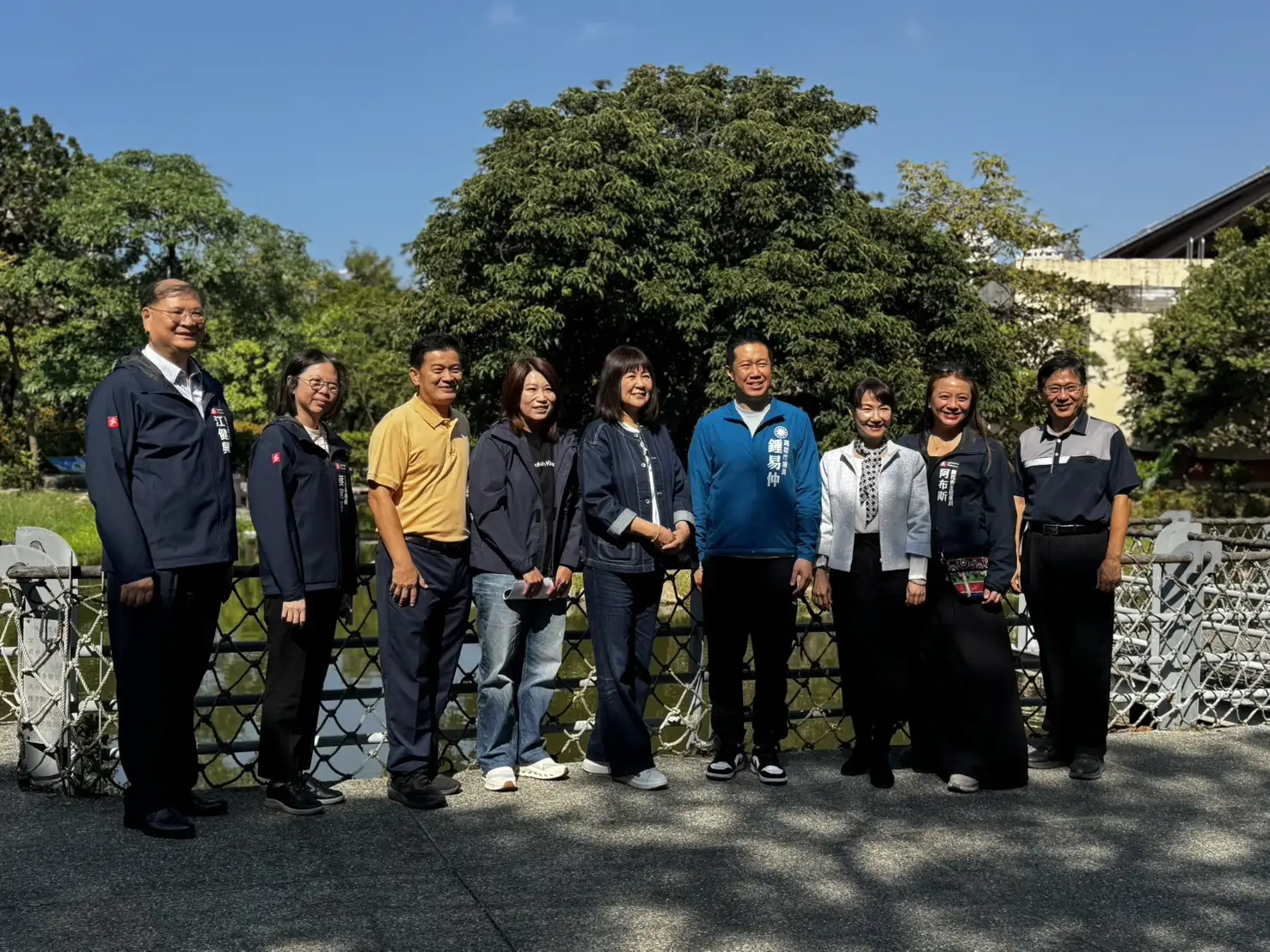 市議會社政委員會由召集人鍾易仲議員率同陸淑美、吳利成、黃香菽議員前往新客家文化園區勘查演藝廳現況，關注設施損壞與活化進度。（記者吳文生攝）