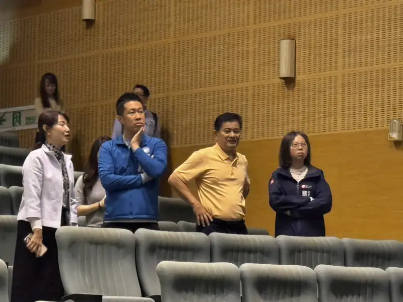 市議會社政委員會考察新客家文化園區　要求提出演藝廳修繕活化方案