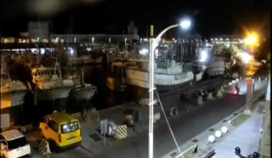 警方掌握槍手搭乘漁船偷渡出境的影像線索，正透過跨國合作追查其行蹤。(記者 張振興 翻攝)