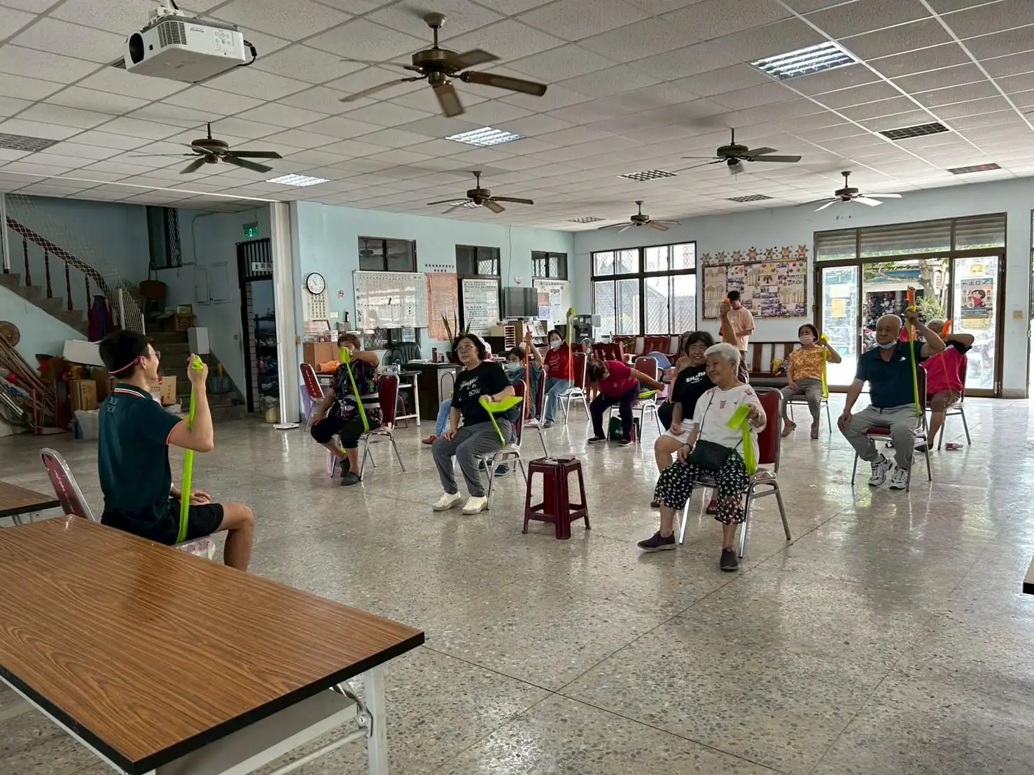 中華醫大USR團隊結合學校專業發展特色，為南化的社區居民營造宜居、友善的樂活環境。(圖/中華醫大 提供)