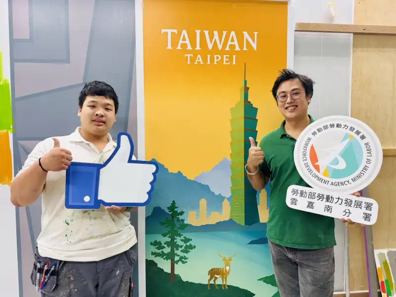 從挫敗到亞洲金牌！  勞動部南分署「科技助攻、溫情陪伴」助漆作國手刷出世界級精湛工藝