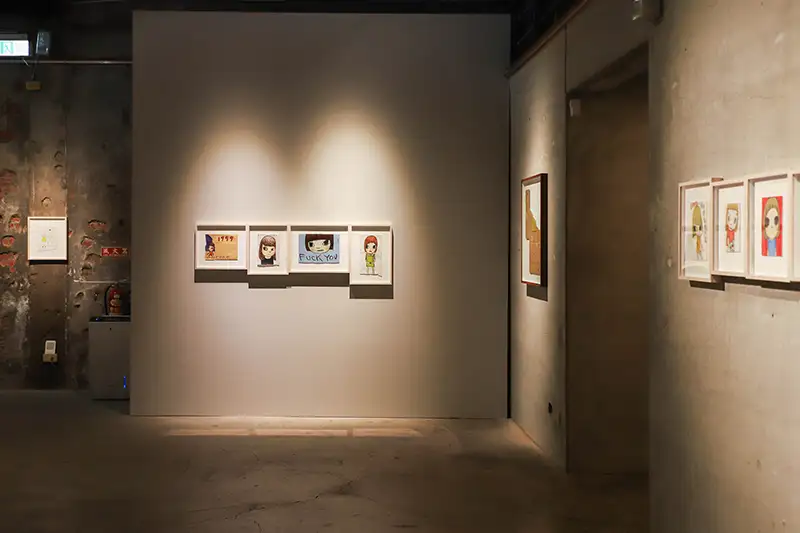 奈良美智表示，新港文化館倉庫的空間氛圍與作品相契合，讓觀眾能在安靜環境中與藝術對話。(圖/嘉義縣文觀局 提供)