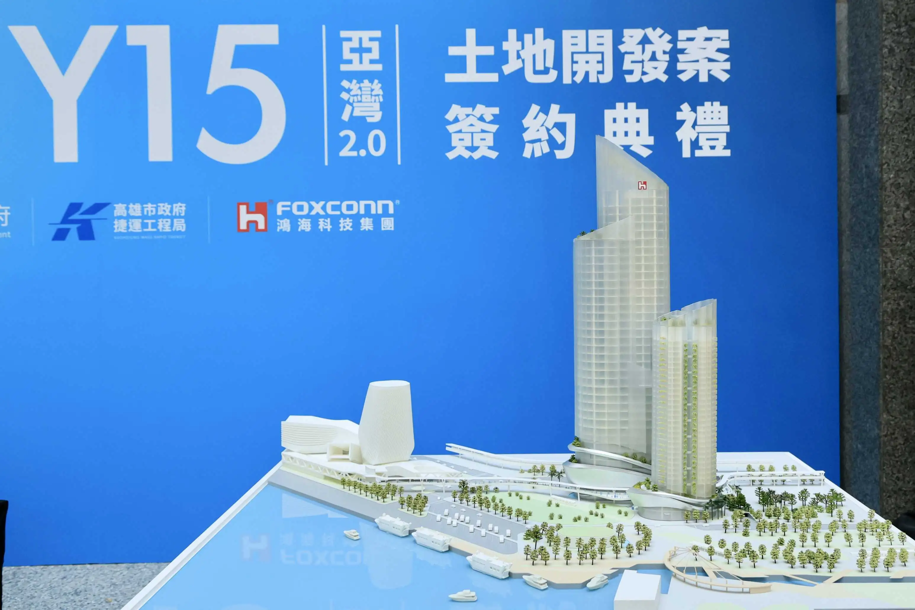 鴻海捐贈「乳房 X 光攝影巡迴車」，支持提升女性健康服務。（記者吳文生翻攝）