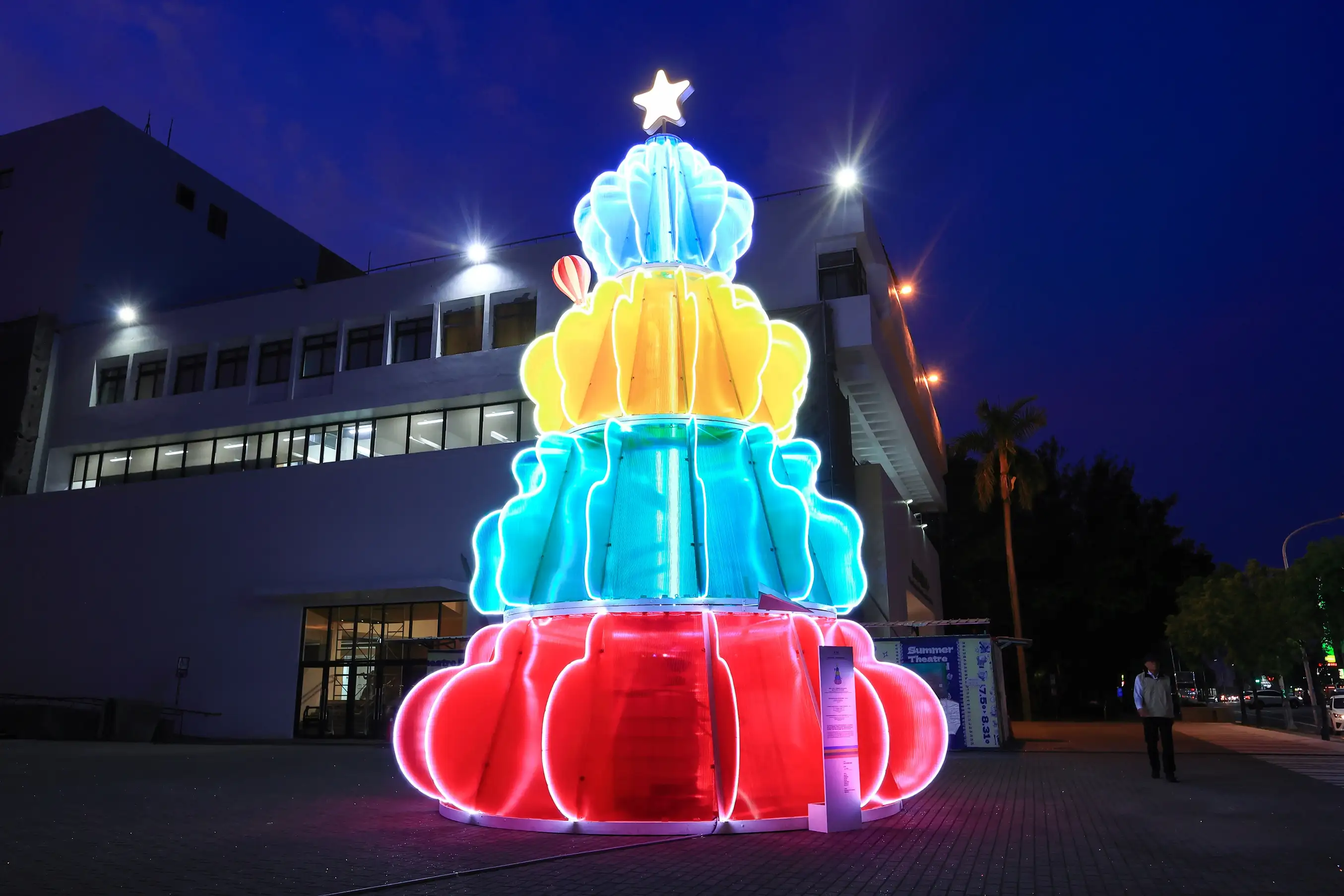 新營文化中心聖誕樹。(圖/台南市觀光旅遊局 提供)